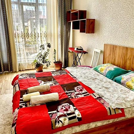 Central Apartment Bishkek Ngoại thất bức ảnh