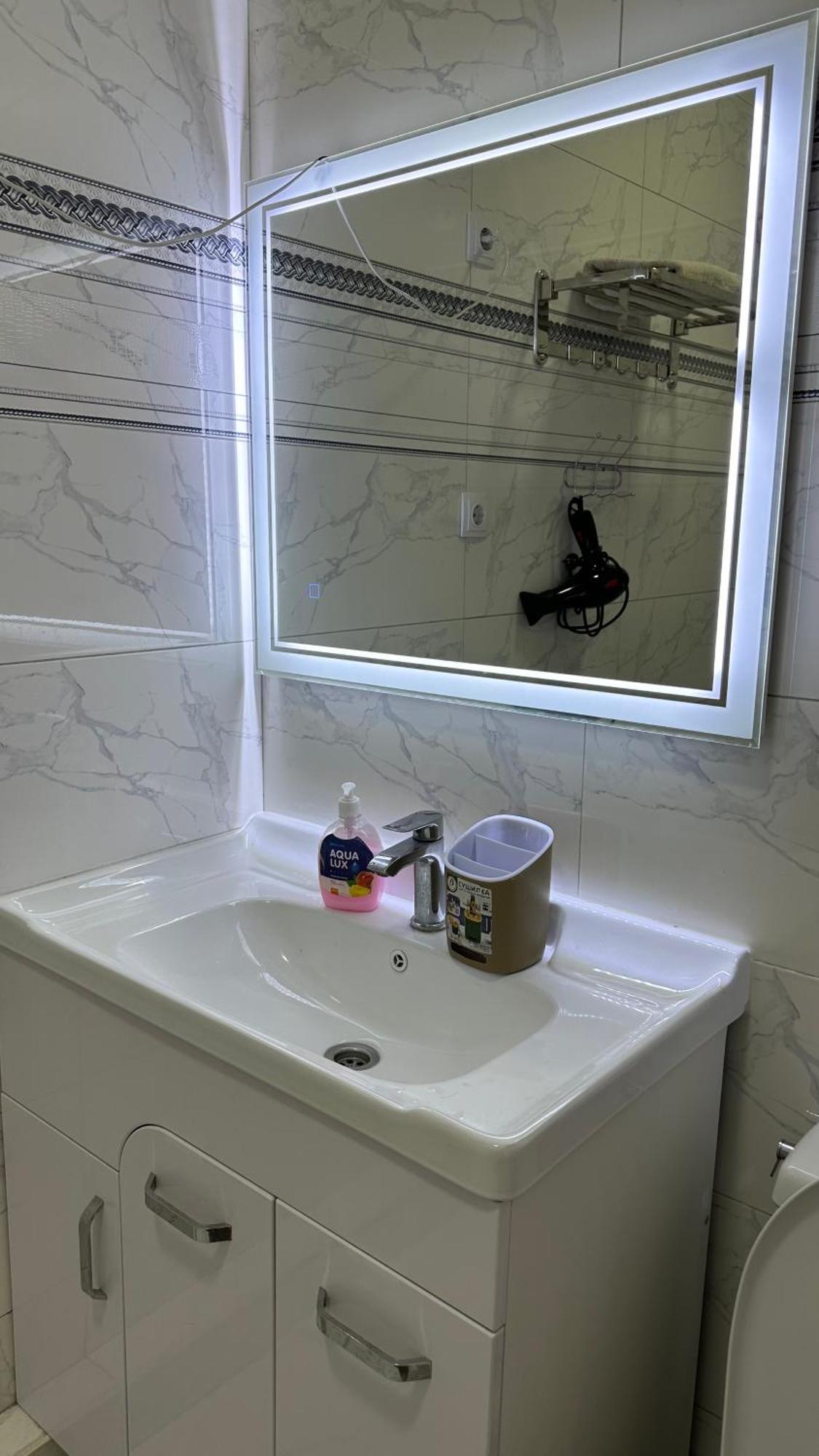 Central Apartment Bishkek Ngoại thất bức ảnh